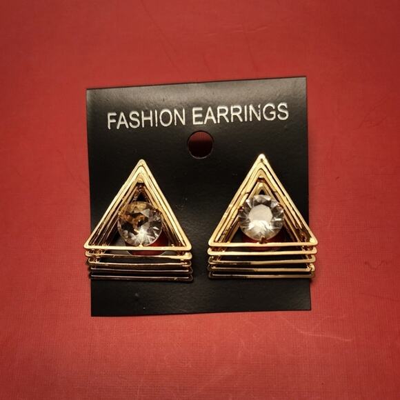 Fashion Gold Tone 3D Triangle Crystal Stud Earrings New - Picture 3 of 3